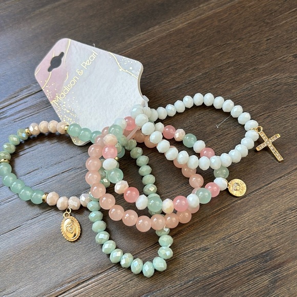 Madison & Pearl 5 Row pearlized beads stretch bracelet,heart, cross gold charms - Picture 1 of 4